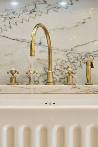 LaMaison-04-metal-and-marble-sinks-02
